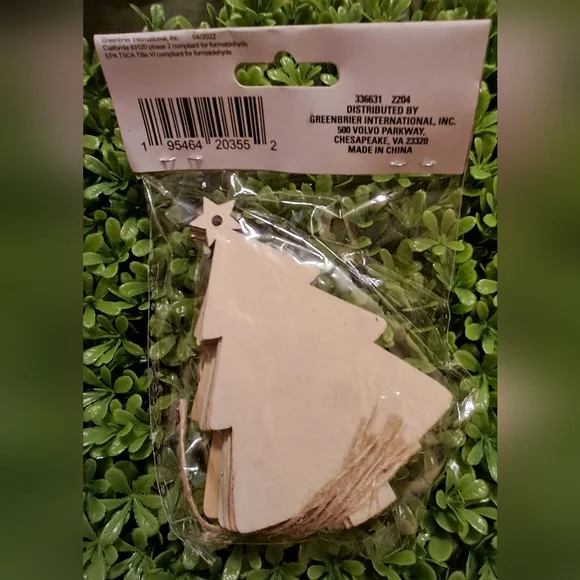 NWT 59Pc Christmas 🎄 Craft Bundle | Wood Ornaments | Tin Container | Wood Signs - Picture 4 of 16